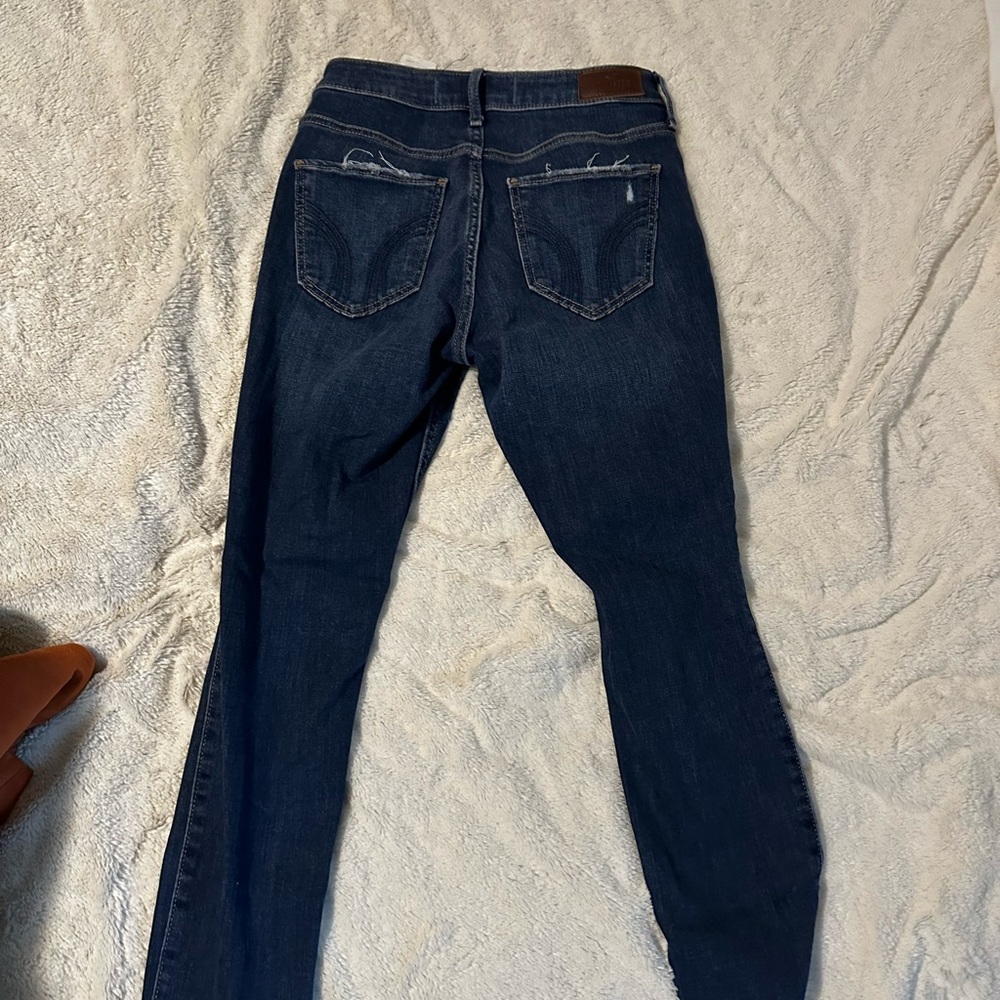 HOLLISTER | Dark Wash Ripped Jeans - Picture 6 of 6